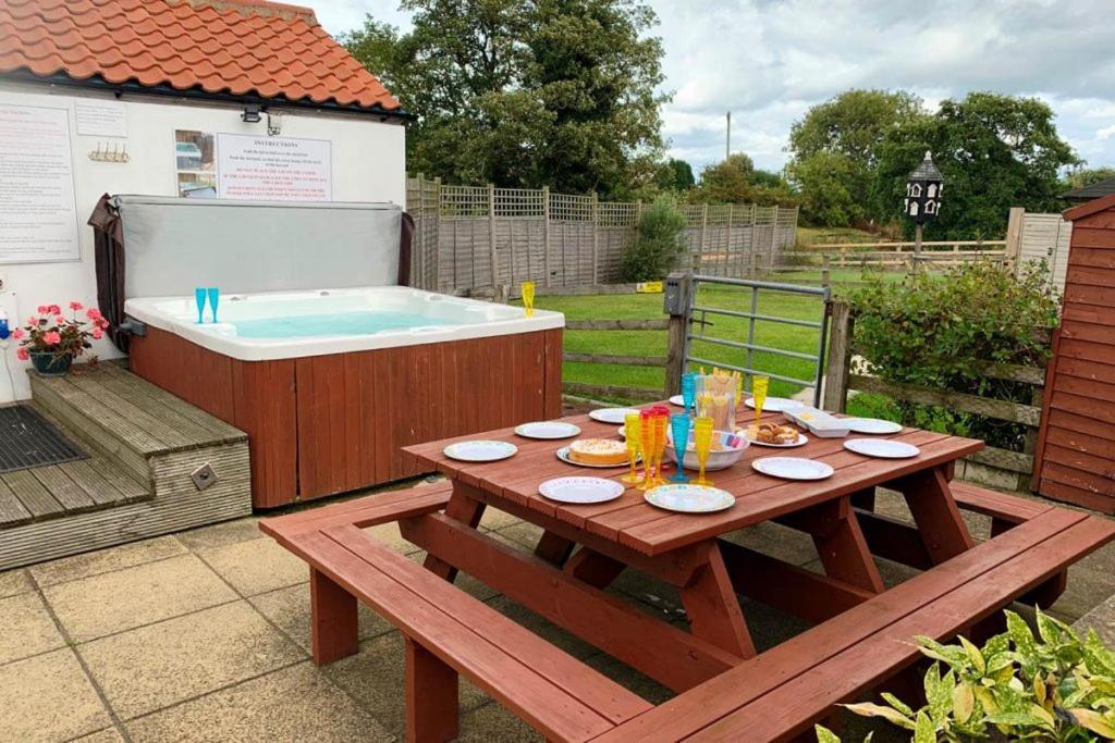Manor Farm Holiday Cottages Reighton エクステリア 写真